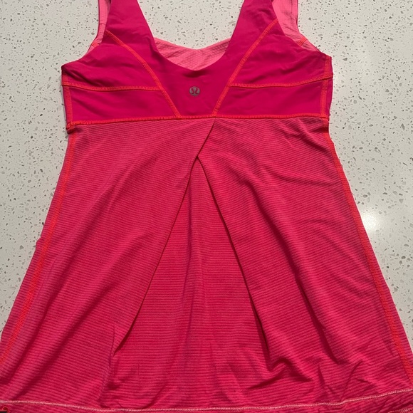 Lululemon atheistica red elevate run teme tank top . - Picture 3 of 5